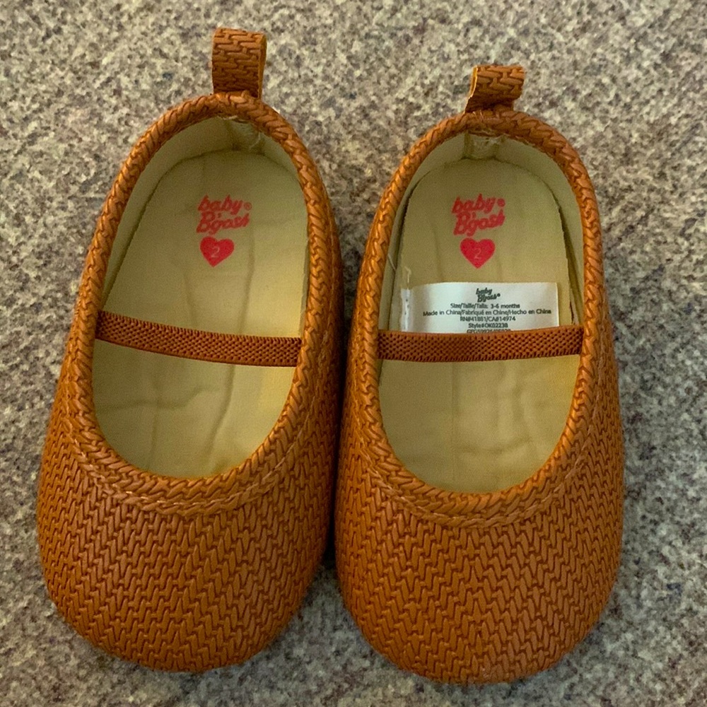 🌺 Baby B’gosh Girls Light Brown Mary Jane Ballet Flats size 2 with woven pattern